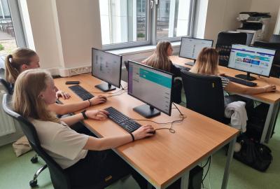 „Cvičíme hrou" - vytváření učebních materiálů (jaro 2025)