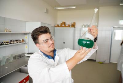 Aula, odborné učebny, laboratoře a školní minipivovar