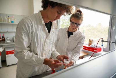 Aula, odborné učebny, laboratoře a školní minipivovar