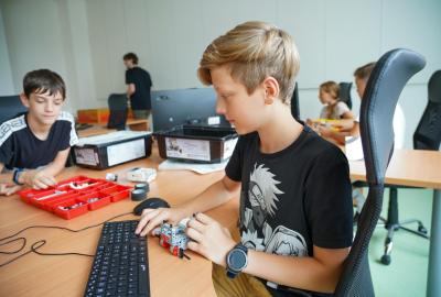Aula, odborné učebny, laboratoře a školní minipivovar